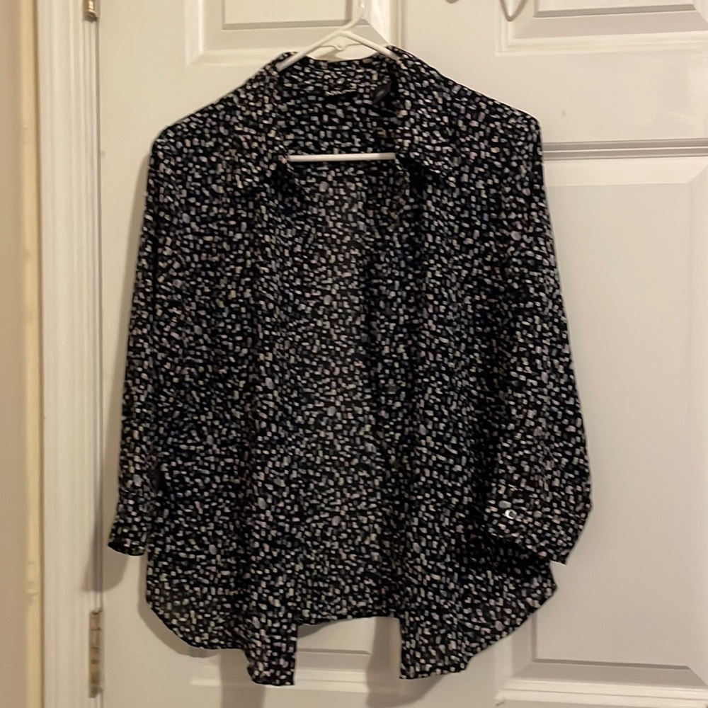 Amazing sheer feel. Size Large. NY&CO Navy Blue with White and Blue box print